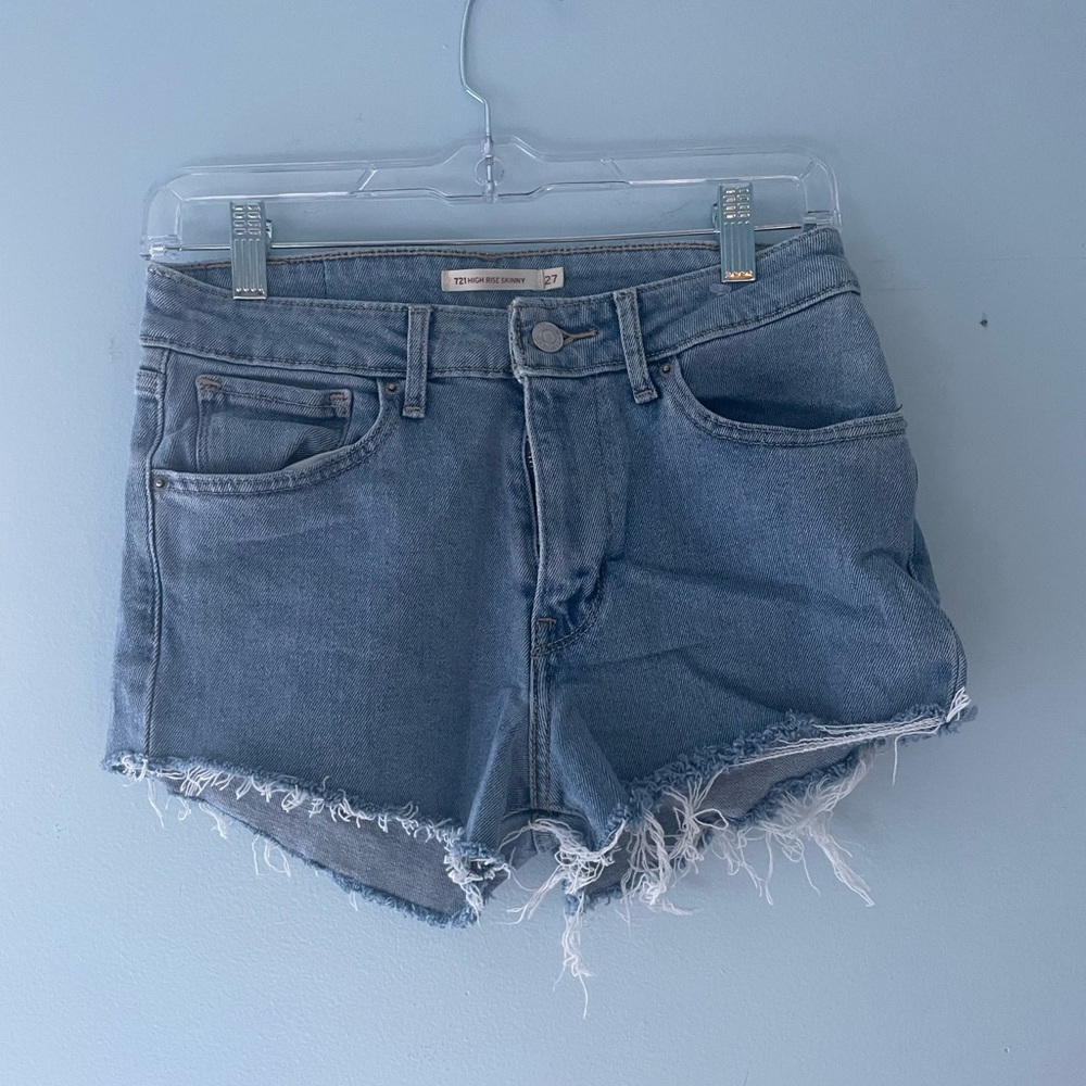 High rise Levi’s shorts